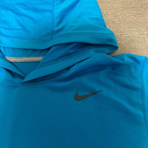 Hooded Nike Dri Fit Long Sleeve - Picture 3 of 4
